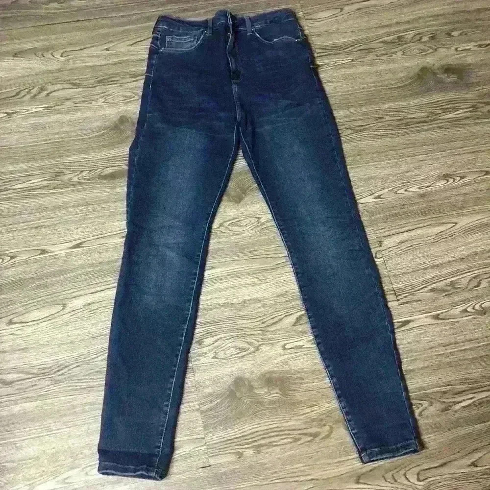 🔥Forever21 Dark Faded Denim Skinny Jeans